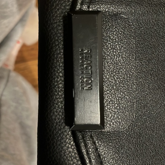 Kenneth Cole Wallet - Picture 3 of 8